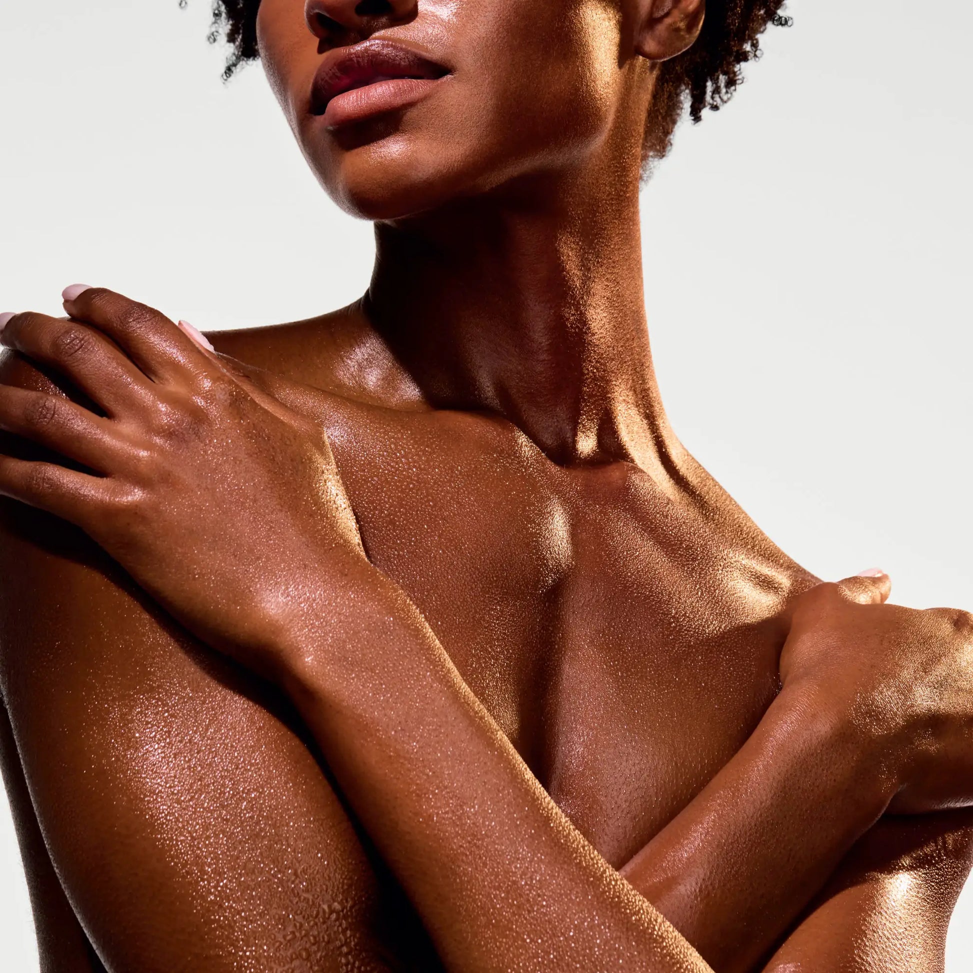 the-glow-getter-multi-oil-body-scrub-g8 NATR-40028-Alt-Image-The_Glow_Getter_Multi-Oil_Body_Scrub-06_1.webp